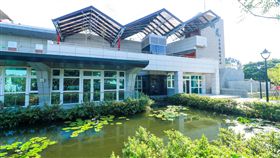 台中新光水資源中心啟用　提升污水處理能量台中市新光水資源回收中心4日啟用通水，每天可處理2.9萬噸污水，台中市長林佳龍表示，台中市污水處理能量今年可達26萬噸，期許未來污水接管家戶以每年接管3萬戶速度成長。中央社記者蘇木春攝　107年8月4日