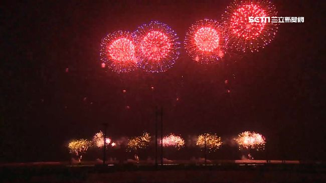 國慶煙火搶先看！千發試射照亮花蓮港