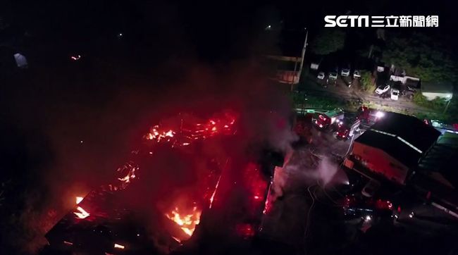 數百坪紙盒廠失火　火舌燒亮彰化夜空