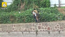 河南,汙泥,生病,父親,看醫生（圖／翻攝自梨視頻）
