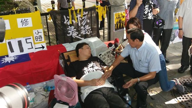 辛苦了士修！何苦繼續當國民黨砲灰？