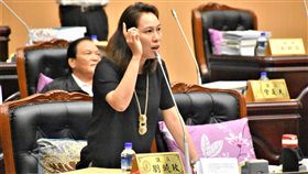 劉曉玫：將花蓮還給花蓮人民進黨花蓮縣長參選人劉曉玫（前）表示，花蓮，不是一個人的花蓮，也不是某個家族的花蓮，而是花蓮人的花蓮，自己參選的目的，就是要將花蓮還給花蓮人。中央社記者李先鳳攝　107年8月9日