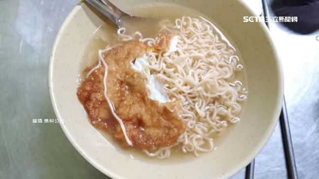 沒料泡麵賣80？老闆怒：料吃完才拍