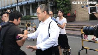 發監前夕　林益世牽手愛妻上法院