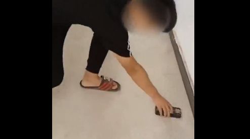學生自習玩手機　被要求自己砸毀惹議