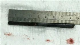 酒醉,爛醉,中國男子,大陸男子,筷子,插入,眼眶,眼睛
圖/翻攝自華龍網
http://cq.cqnews.net/html/2018-09/18/content_50062919.htm