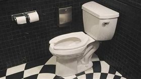 廁所,排水口,催吐,爆廢公社　圖／翻攝自臉書爆廢公社