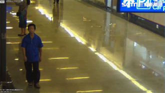 「像我前女友」噁男射精抹體液在她裙