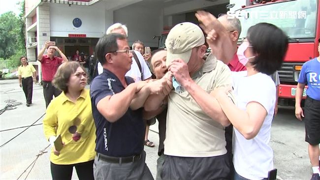 落跑山友拒答　遭正義民眾脫帽掀口罩