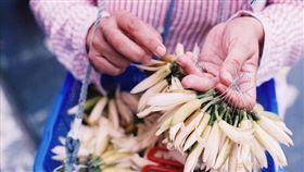 玉蘭花,賺錢,愛心,找錢（圖／翻攝自爆怨公社臉書）