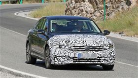 福斯Passat 2019小改款偽裝車(圖/翻攝網路)