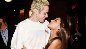 亞莉安娜和彼特戴維森皆沒出席艾美獎。（圖／翻攝自billboard推特）