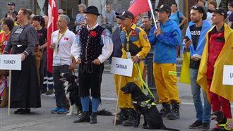 「腿腿」加油！勇犬掛國旗替台灣出征