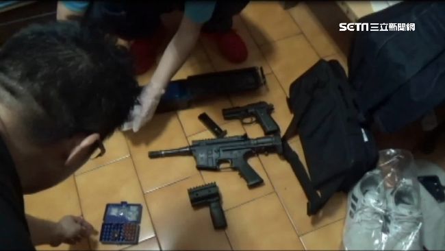 少年擁槍自重　竟有美國特種部隊用槍