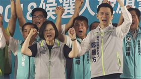 蔡英文：這次選舉一定要在新竹縣獲勝身兼民進黨主席的總統蔡英文（前左）28日表示，授旗誓師第一場選在新竹縣，代表民進黨決心，「這次選舉一定要在新竹縣獲勝」。中央社記者徐肇昌攝　107年7月28日