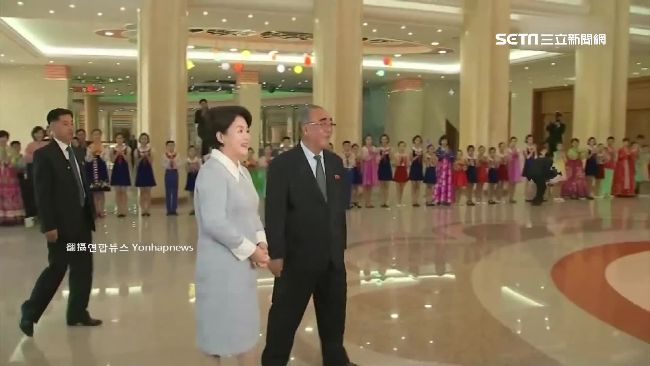 朝鮮童狂轉圈變陀螺　韓第一夫人看呆