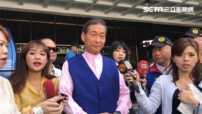 被控收受中資　「白狼」張安樂起訴