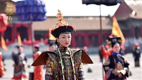 《如懿傳》 周迅 皇后朝服、朝冠細節。(翻攝微博)