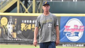中信兄弟代理總教練伯納。（圖／記者王怡翔攝）