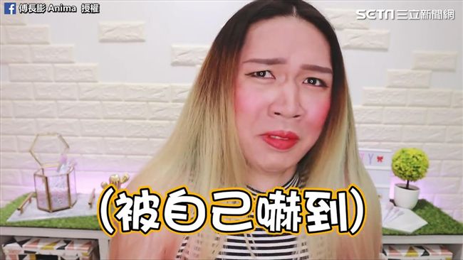 用彩繪顏料化妝　擦腮紅變「紙紮人」