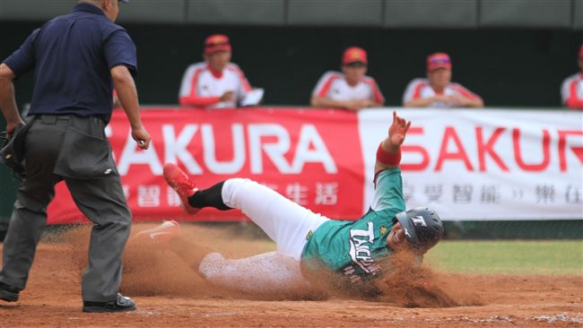 感動！張泰山猛打賞　率球隊逆轉勝