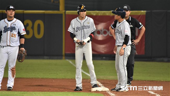 中信勝桃猿　王威晨3安打拉開領先
