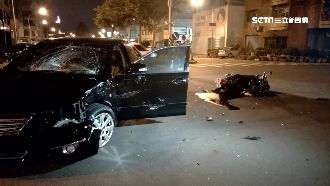 機車路口撞轎車　騎士慘遭拋飛斷腿