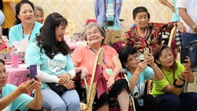 嘉義居服邀獨居長輩 提前過中秋節