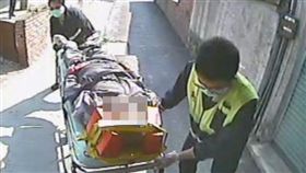 連慈文,殺人,伯父,彰化,救護人員趕緊把死者送往醫院急救。翻攝畫面