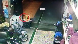 來申冤？他驚見神秘「人頭」浮出地面