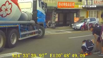 瞬間消失！國中生遭混凝土車捲入車底
