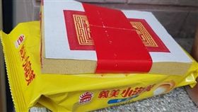 台中大里女網友家門口被放紙錢她嚇歪（圖／翻攝自大里人聊天室臉書）