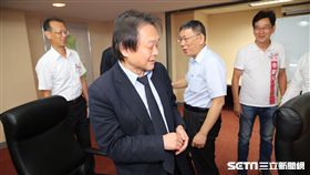 柯文哲赴市議會慰勞 王世堅/王威中/許淑華 盧冠妃攝