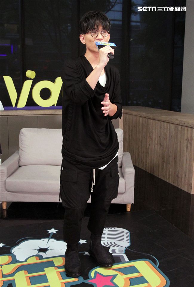 卓義峯安安大明星。（記者邱榮吉/攝影）