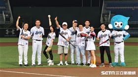 《吻我吧娜娜》為桃園開球。（圖／記者王怡翔攝影）