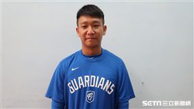 富邦悍將新秀投手歐書誠。（圖／記者王怡翔攝影）