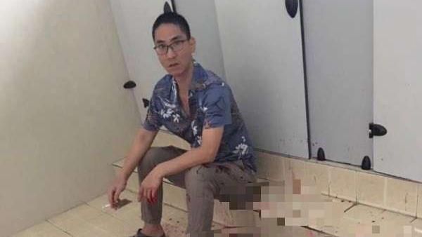 女兒被男同學打傷眼　凶男到校砍死他