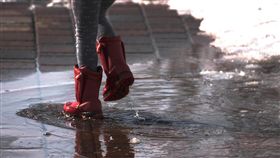 大雨、下雨、雷雨、梅雨、午後雷陣雨、撐傘／pixabay 積水,淹水