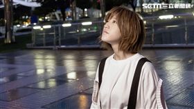 雖然小球赴日拍攝MV狀況不斷，但最終還是完成了。（圖／環球唱片提供）