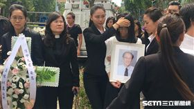 楊偉中追思會 陳以真、女兒移靈二殯 盧冠妃攝