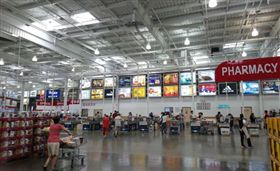 排到懷疑人生…網曝如合悠閒逛好市多
（圖／翻攝自Costco好市多 商品經驗老實說臉書）