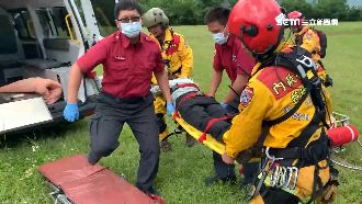黑鷹再出動！救援「腰痛」女登山客