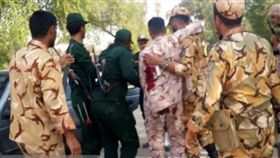 伊朗閱兵遇襲增至24死　傷者逾60
翻攝自推特
伊朗,閱兵,革命衛隊