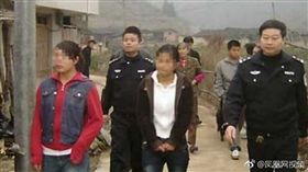 大陸一名劉姓女高中生外出遊玩時，遇到一名人口販子，但她沒因此亂了手腳，反倒急中生智欺騙人口販子，將對方賣給一名70歲老頭，賺了人民幣500元（約合新台幣2250元）。大陸網友得知後，紛紛笑虧「人不販我，我不販人！」（圖／翻攝自微博）