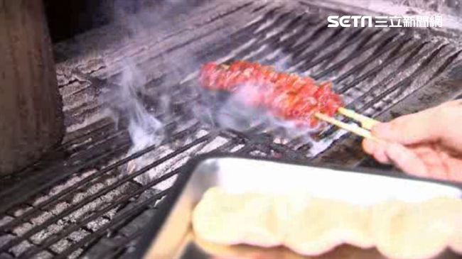 烤蛤蠣竄高溫蒸氣　男大生雙眼被灼傷