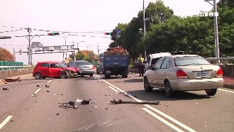 陽光太刺眼？駕駛連環撞2車釀7傷