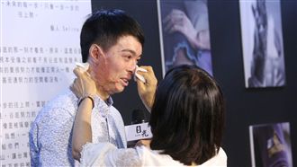 氣爆傷者：別用目光，讓他靈魂再灼傷