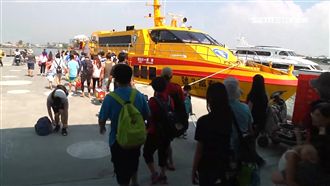 中秋人潮多！上萬民眾登琉球塞爆