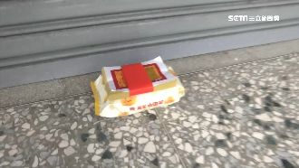 家門口驚見「壽金泡芙」　民眾不敢吃