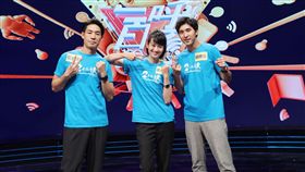 胡瓜帥兒胡釋安（安安）與藍鈞天、葉慈毓到由黃子佼、吳姍儒主持直播益智節目《一呼百應》宣傳，圖/公視提供